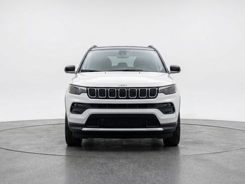 Used 2025 Jeep Compass Limited AWD/4WD image 2