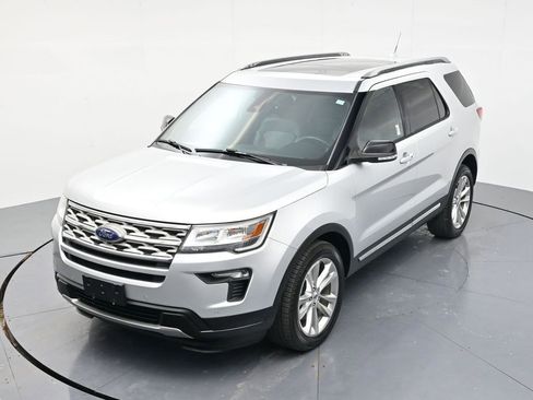 Used 2018 Ford Explorer XLT w/ Equipment Group 202A AWD/4WD image 39