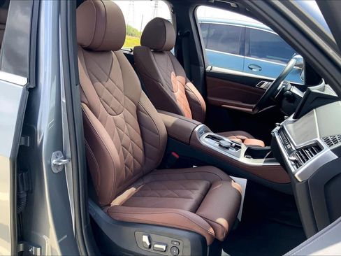 Used 2024 BMW X5 sDrive40i w/ Parking Assistance Package image 8