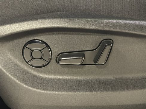 New 2026 Volkswagen Tiguan SE R-Line image 17