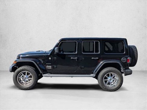 Used 2018 Jeep Wrangler Unlimited Sahara AWD/4WD image 9