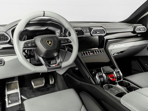 Used 2022 Lamborghini Urus AWD image 2