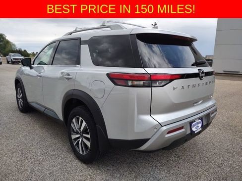 Used 2025 Nissan Pathfinder SL AWD/4WD image 3