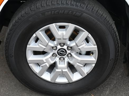 Used 2023 Nissan Frontier SV w/ Technology Package image 6