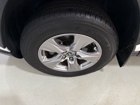Used 2024 Toyota RAV4 XLE w/ Convenience Package FWD image 11