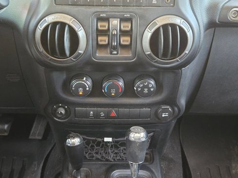 Used 2015 Jeep Wrangler Unlimited Sport w/ Quick Order Package 24S AWD/4WD image 18