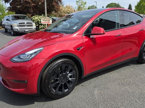 Used 2021 Tesla Model Y Long Range AWD/4WD image 15