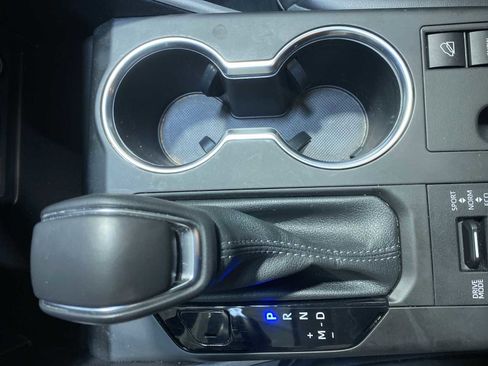 Used 2023 Toyota Highlander XLE image 17