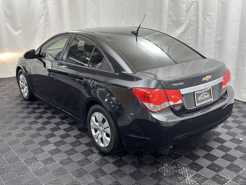Used 2013 Chevrolet Cruze LS image 9