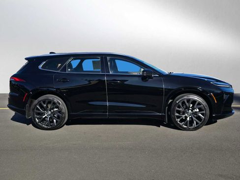 Used 2025 Toyota Crown Signia w/ Advanced Technology Package image 2