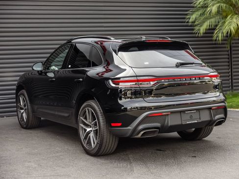 Certified 2026 Porsche Macan AWD/4WD image 3