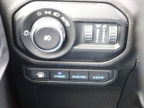 Used 2021 Jeep Wrangler Unlimited Sahara w/ Safety Group image 17