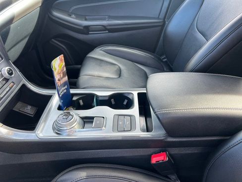 Used 2022 Ford Edge Titanium AWD/4WD image 16