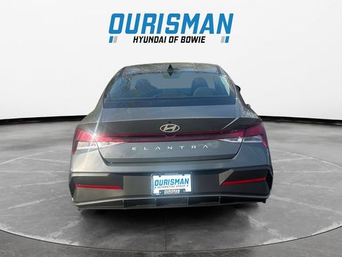 New 2026 Hyundai Elantra SE FWD image 5