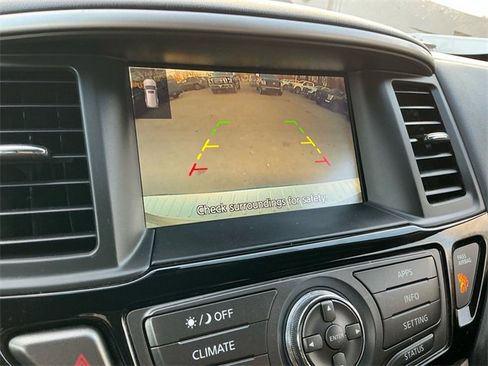 Used 2020 Nissan Pathfinder SV image 23