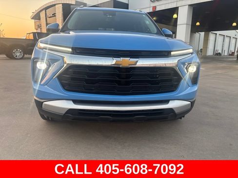 Used 2024 Chevrolet TrailBlazer LT w/ Driver Confidence Package AWD/4WD image 2
