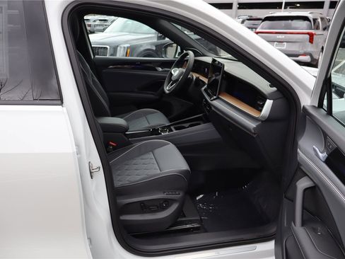 New 2026 Volkswagen Tiguan SEL R-Line image 28