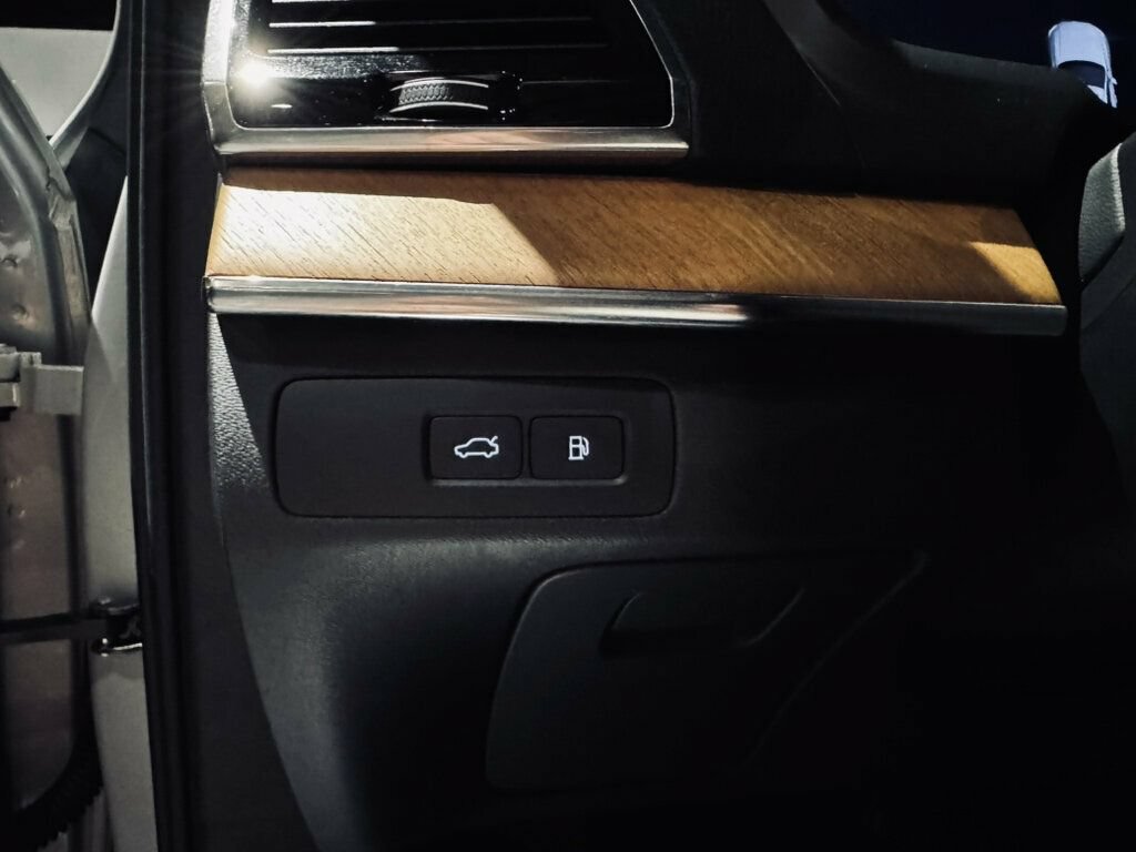 Used 2024 Volvo XC90 T8 Plus w/ Protection Package Premier AWD/4WD image 12