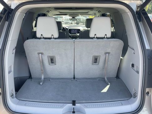 Used 2023 GMC Acadia SLT w/ Preferred Package FWD image 11