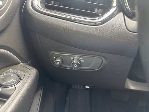 Used 2023 Chevrolet Equinox RS w/ LPO, Floor Liner Package image 15