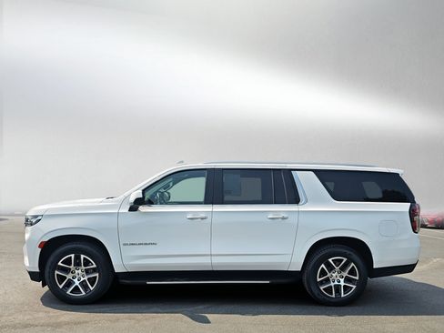 Used 2021 Chevrolet Suburban LT AWD/4WD image 2