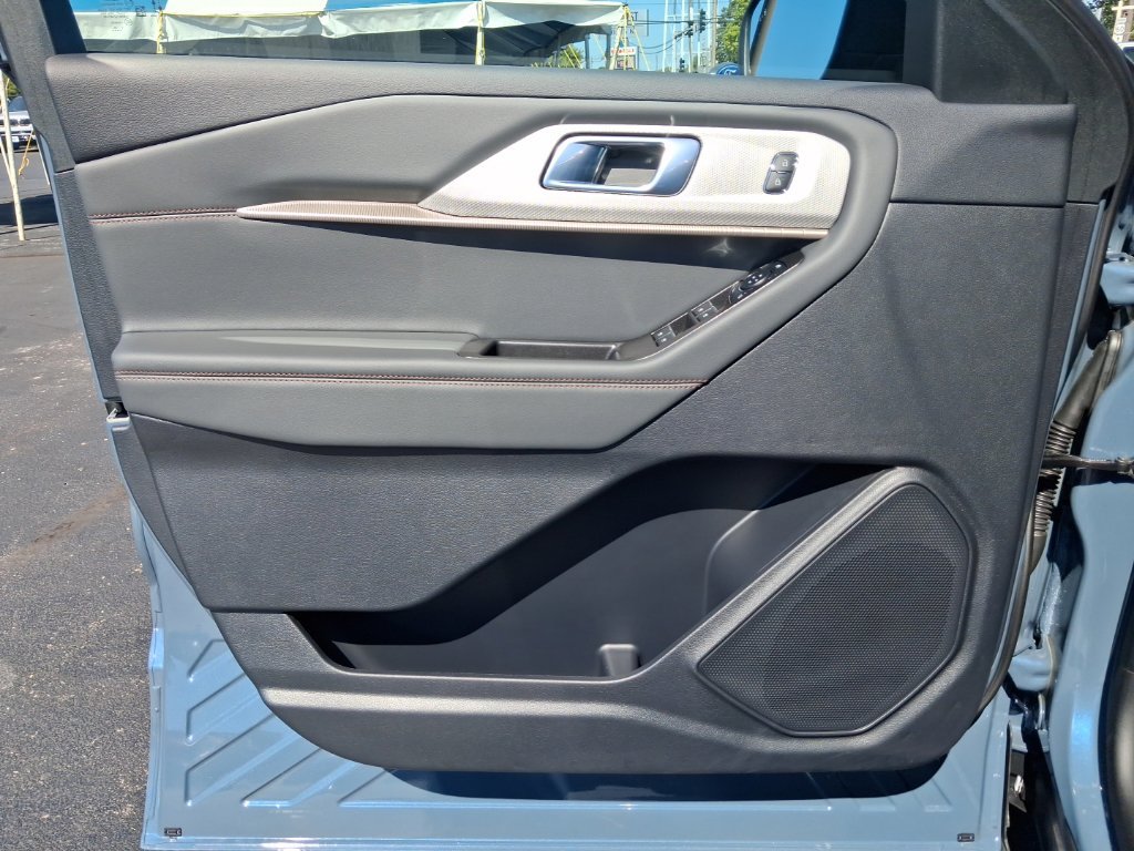 New 2026 Ford Explorer Active w/ Active Comfort Package AWD/4WD image 2