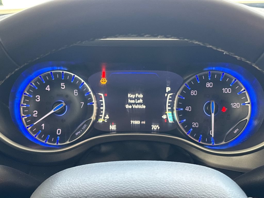 Used 2024 Chrysler Pacifica Touring-L FWD image 23