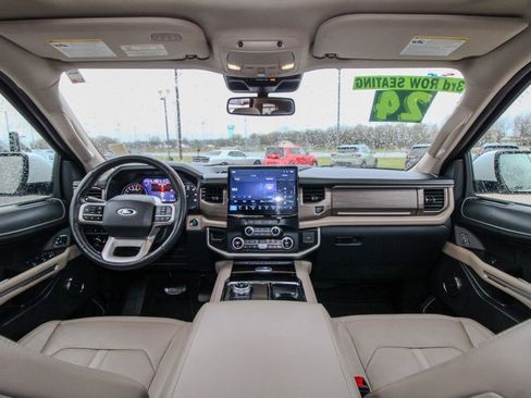 Used 2024 Ford Expedition Limited image 11