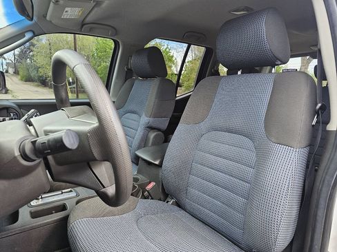 Used 2005 Nissan Xterra Off-Road AWD/4WD image 12