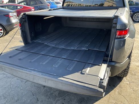 Used 2022 Rivian R1T Launch Edition image 9