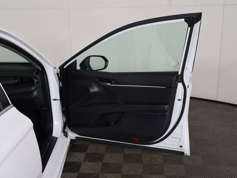 Used 2024 Toyota Camry SE image 16