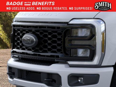 New 2026 Ford F250 Lariat w/ Black Appearance Package AWD/4WD image 18