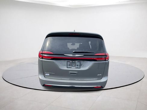 Used 2022 Chrysler Pacifica Touring-L image 19