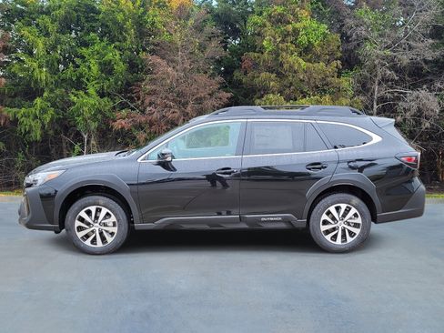 Used 2025 Subaru Outback Premium image 21