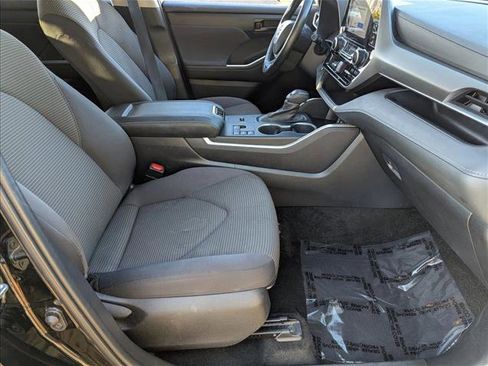 Used 2023 Toyota Highlander LE image 20