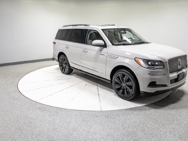 Used 2022 Lincoln Navigator Reserve AWD/4WD image 31