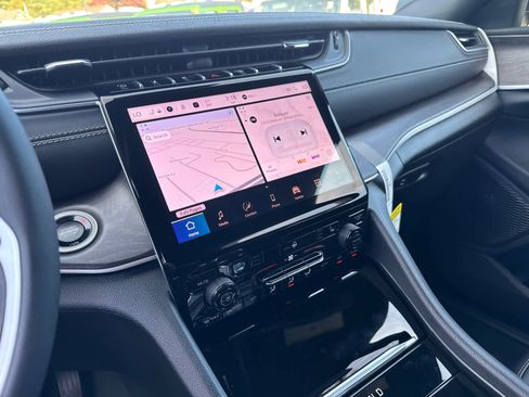 New 2025 Jeep Grand Cherokee L Limited w/ Black Appearance Package image 27