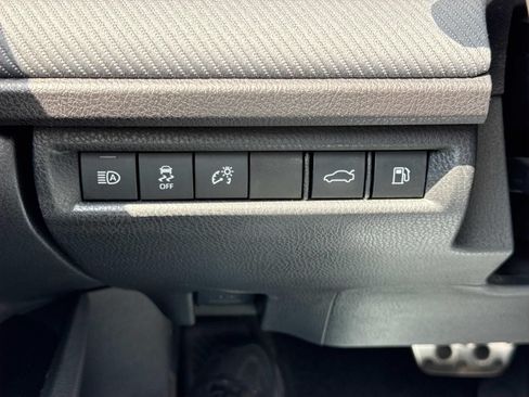 Used 2025 Toyota Camry SE FWD image 19