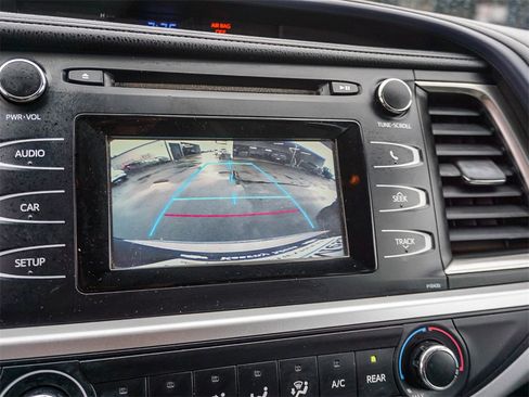 Used 2014 Toyota Highlander LE image 23