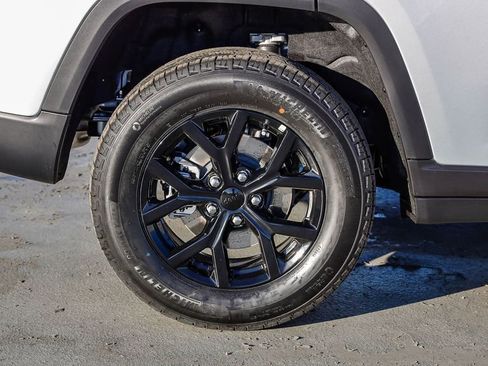 New 2025 Jeep Grand Cherokee Altitude image 12