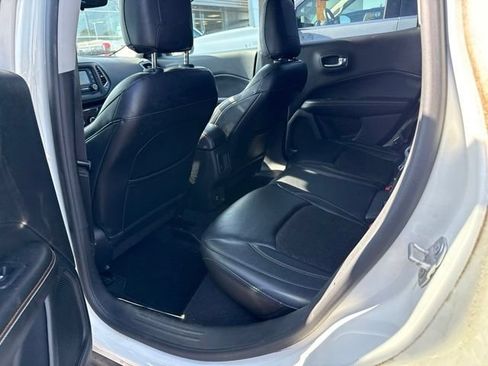 Used 2018 Jeep Compass Latitude FWD image 12