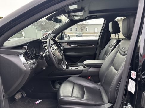 Used 2023 Cadillac XT6 Premium Luxury image 13