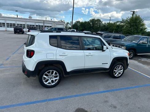 Used 2018 Jeep Renegade Latitude AWD/4WD image 19