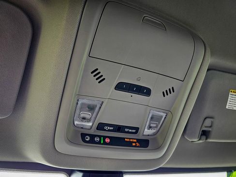 Certified 2023 GMC Acadia SLT w/ Preferred Package image 35