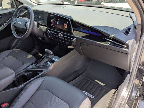 Certified 2024 Kia Niro EX FWD image 28