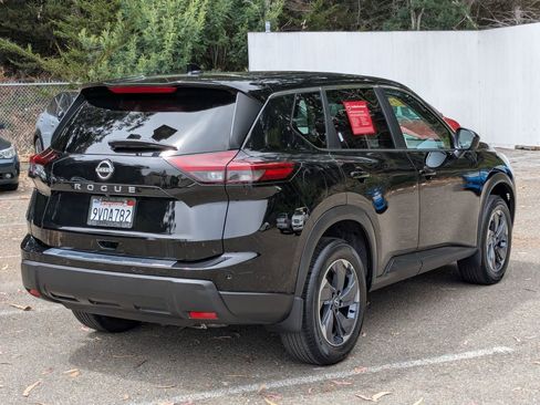 Certified 2025 Nissan Rogue SV FWD image 5