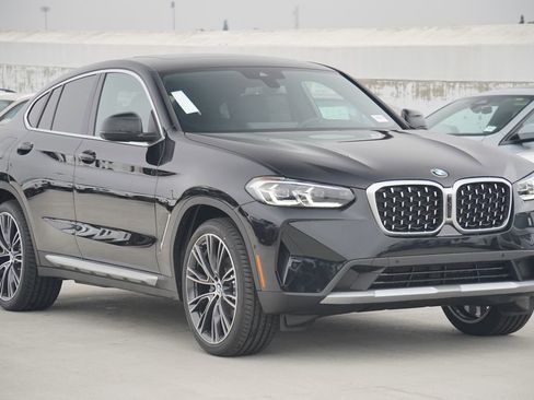 Used 2025 BMW X4 xDrive30i w/ Premium Package AWD/4WD image 3