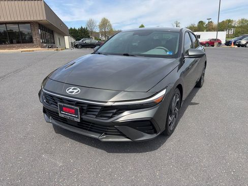 Used 2024 Hyundai Elantra SEL w/ Convenience Package image 1