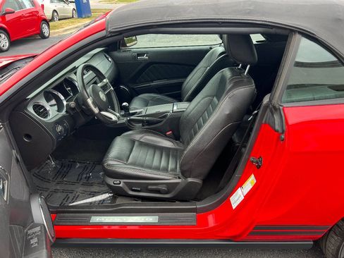 Used 2011 Ford Mustang Premium w/ 202A Rapid Spec Order Code RWD image 28
