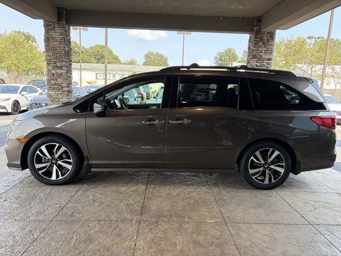 Used 2018 Honda Odyssey Elite image 9